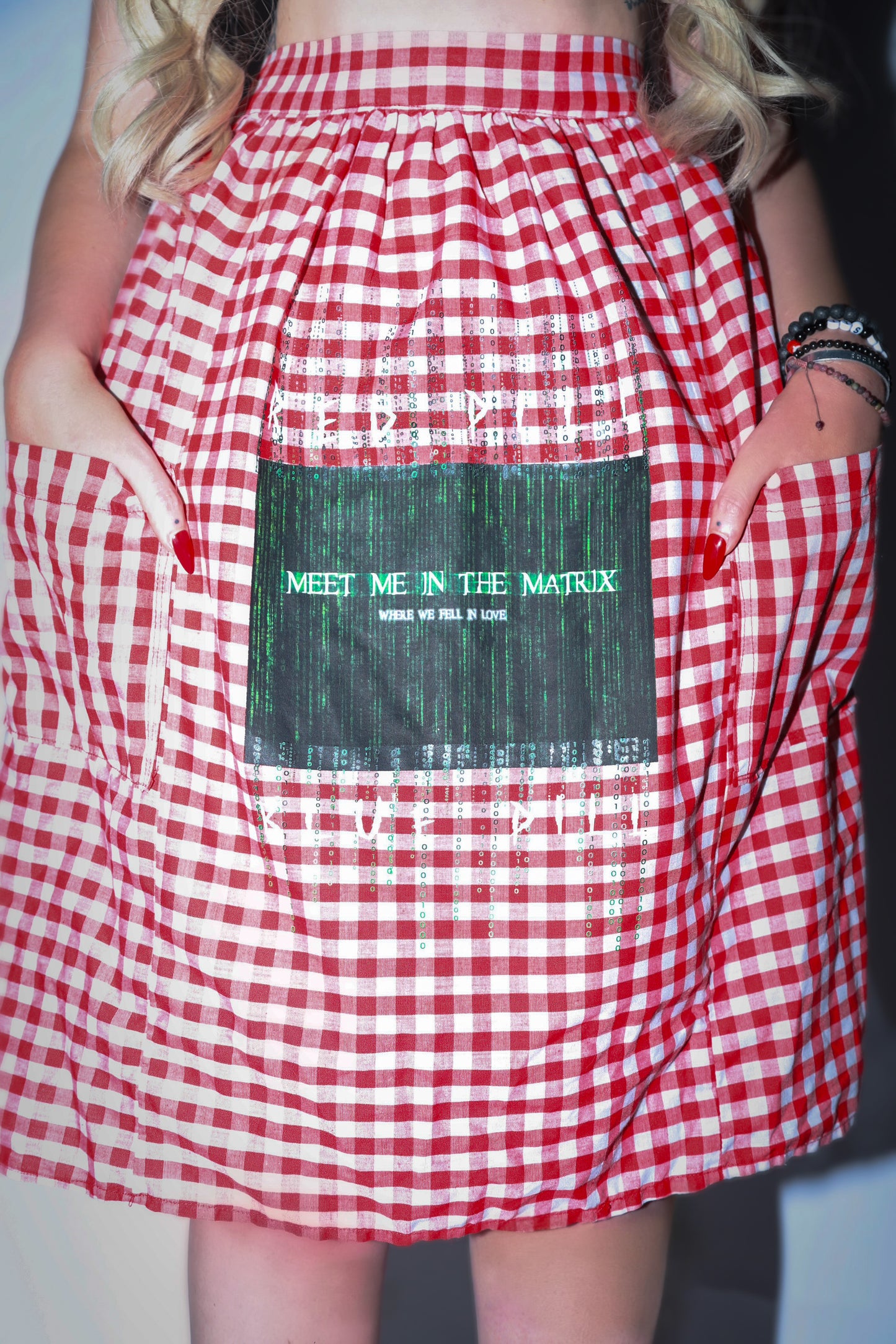 RED PILL OR BLUE PILL APRON